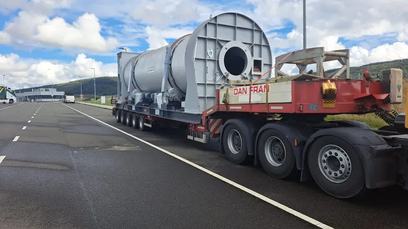 Tambur uscător industrial pe trailer cu platformă joasă